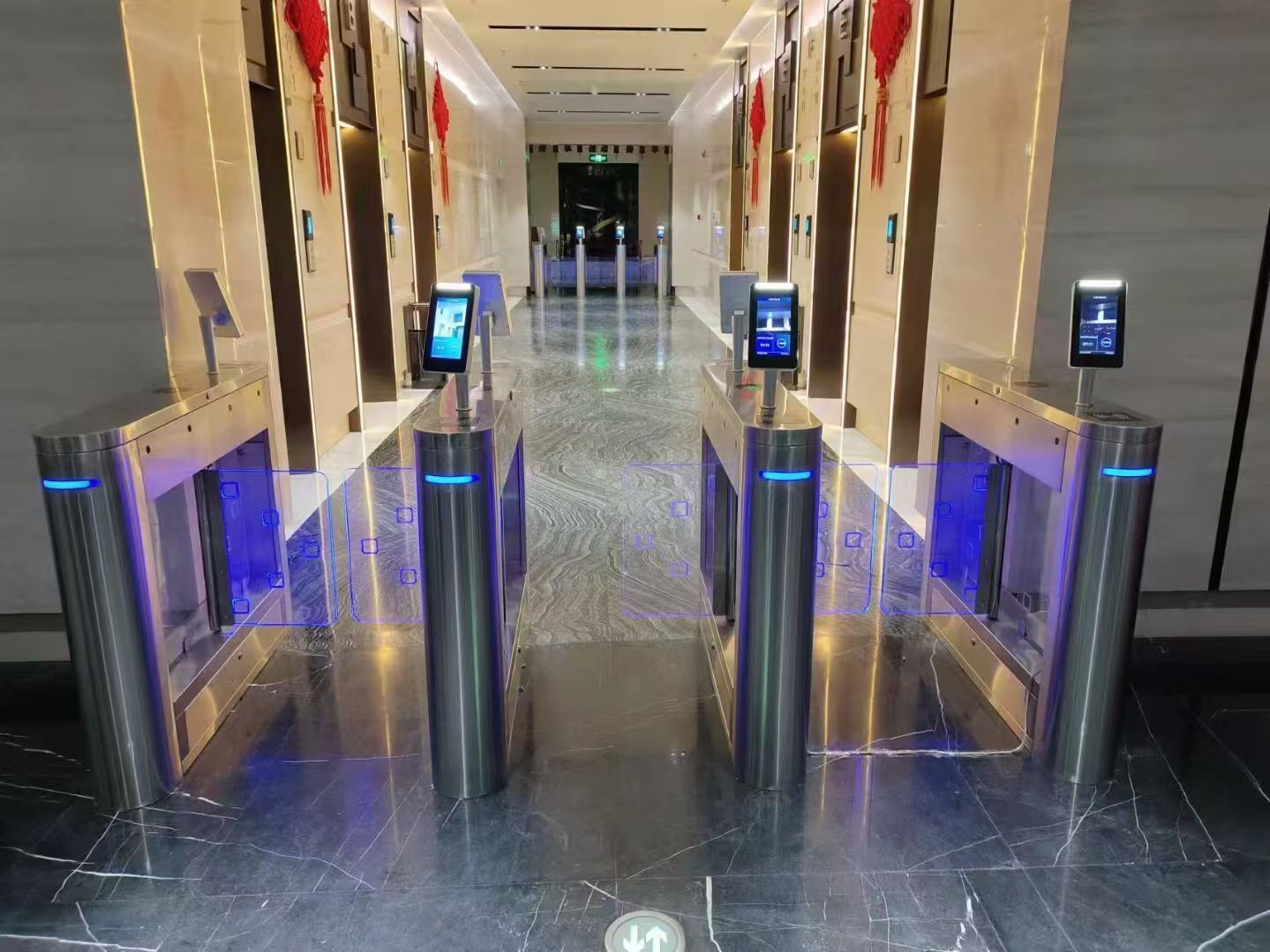 High-speed optical swing turnstile system for business park entrances Europe